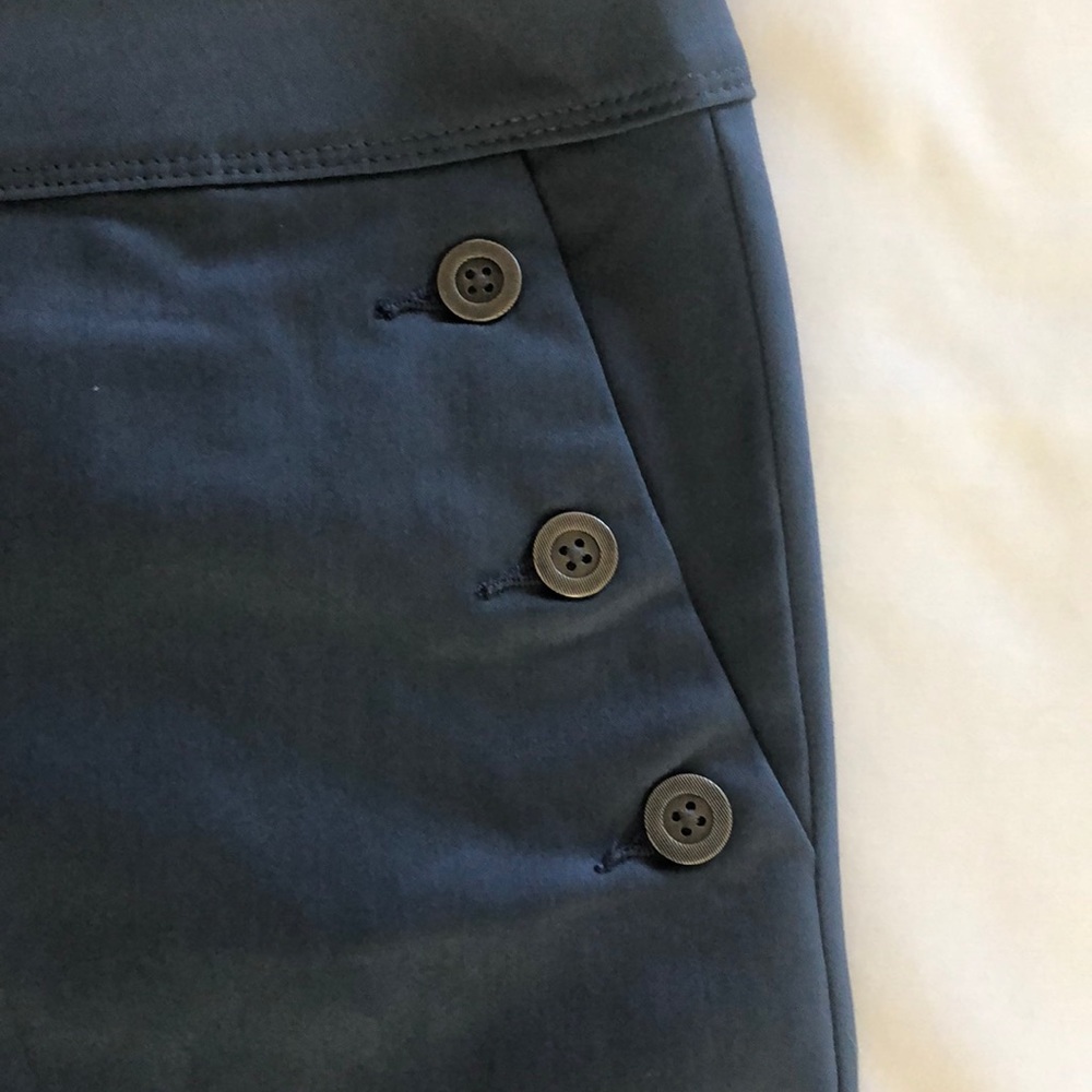 Isaac Mizrahi | Tailored Short - Picture 2 of 7